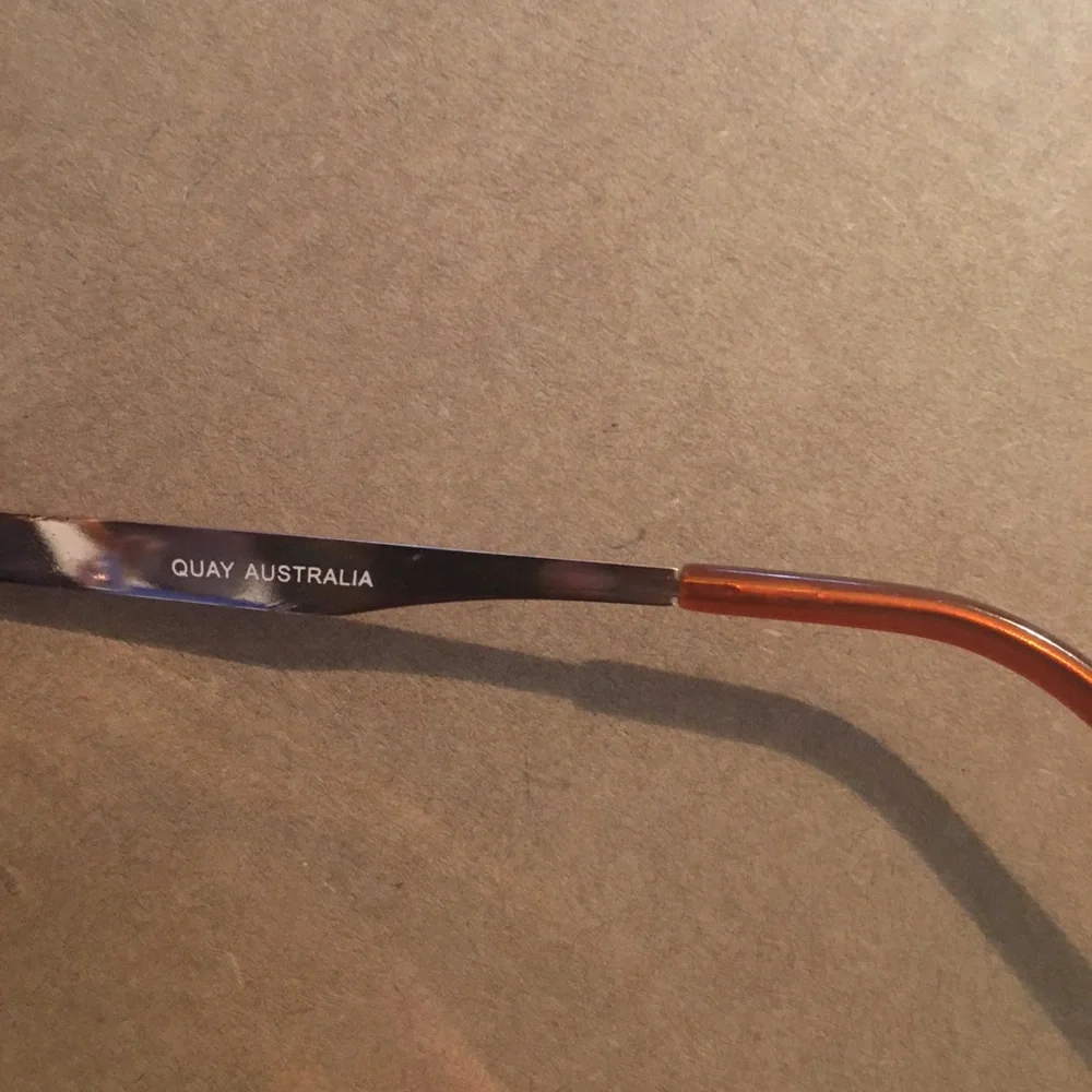 SOLD QUAY FLEUR GOLD CAT SUNGLASSES USED - Picture 3 of 4